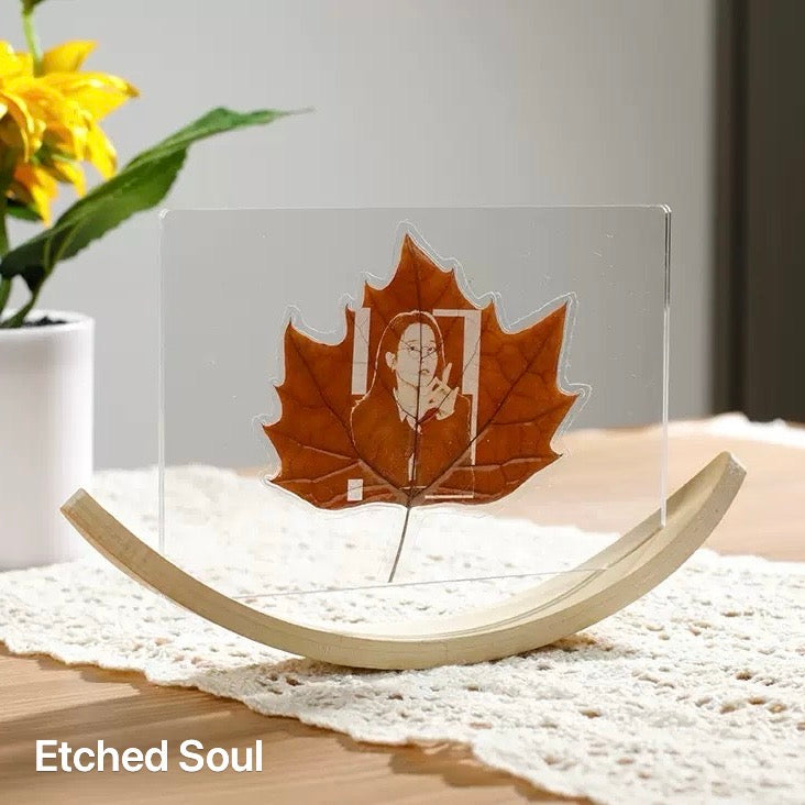 Leaf Carving in a Curved Frame